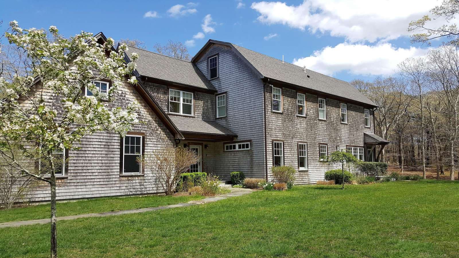 37 Memphremagog Ave