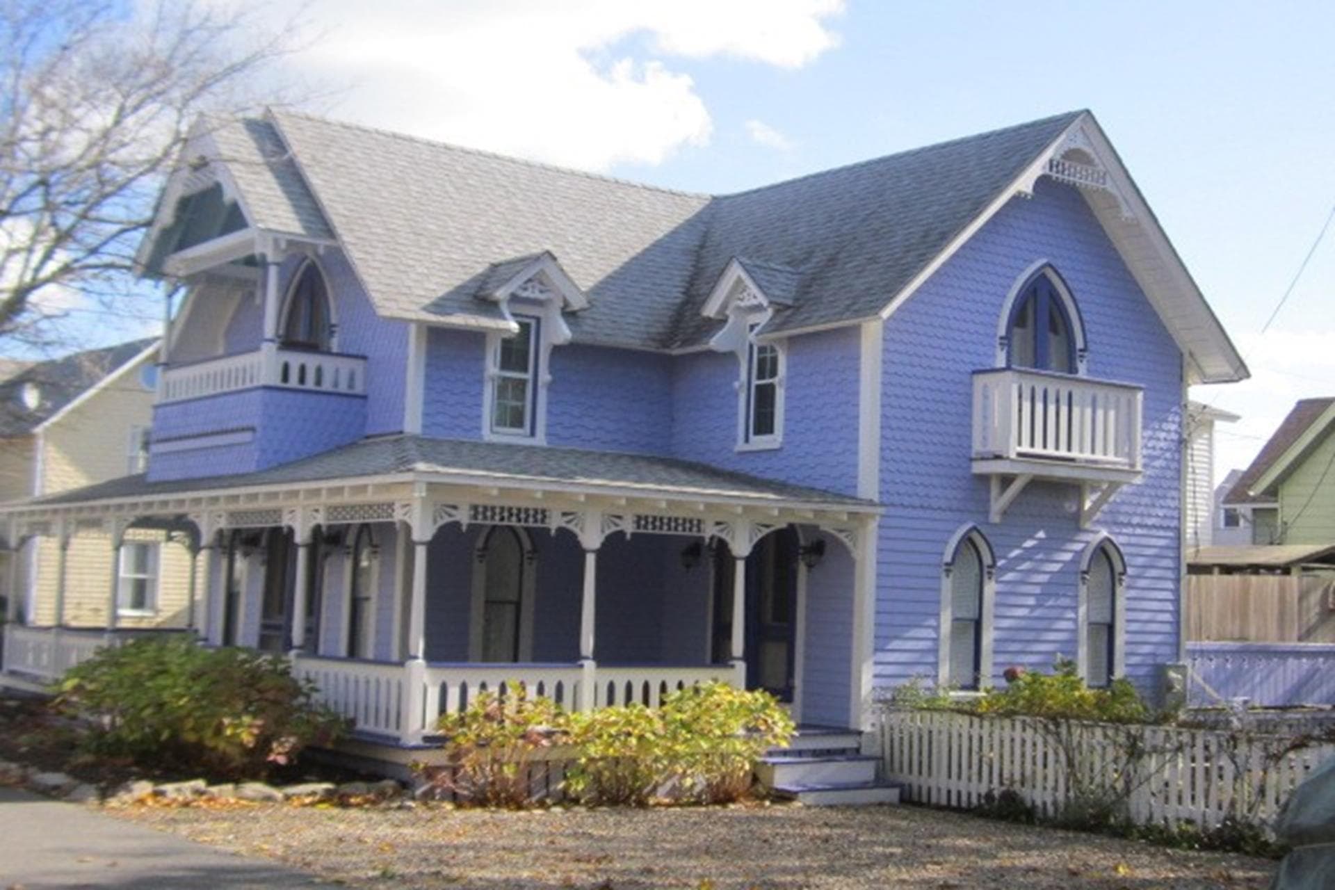 Downtown Oak Bluffs Walk to beach and Town