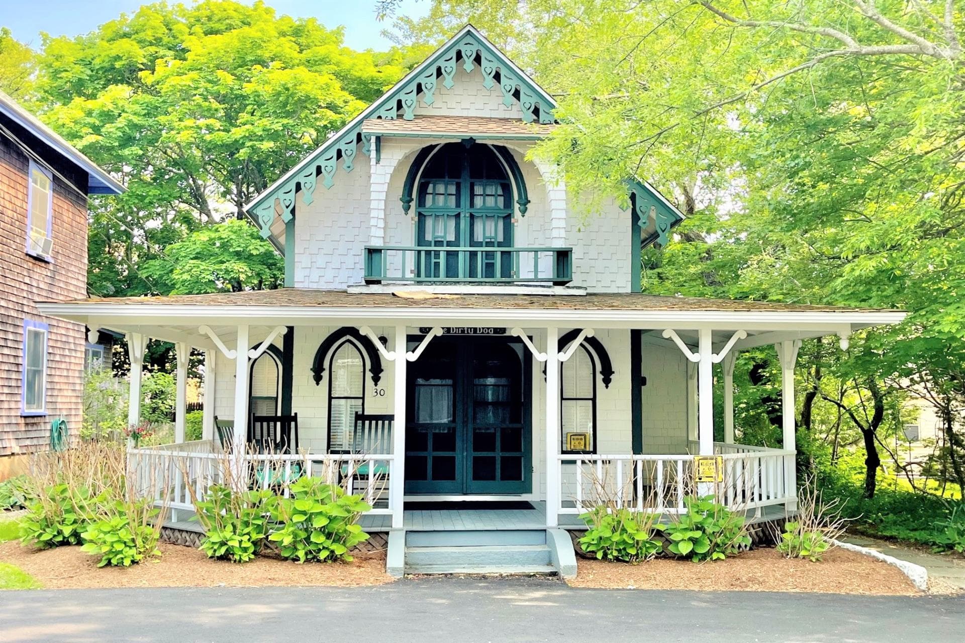 Renovated Victorian Cottage with a/c