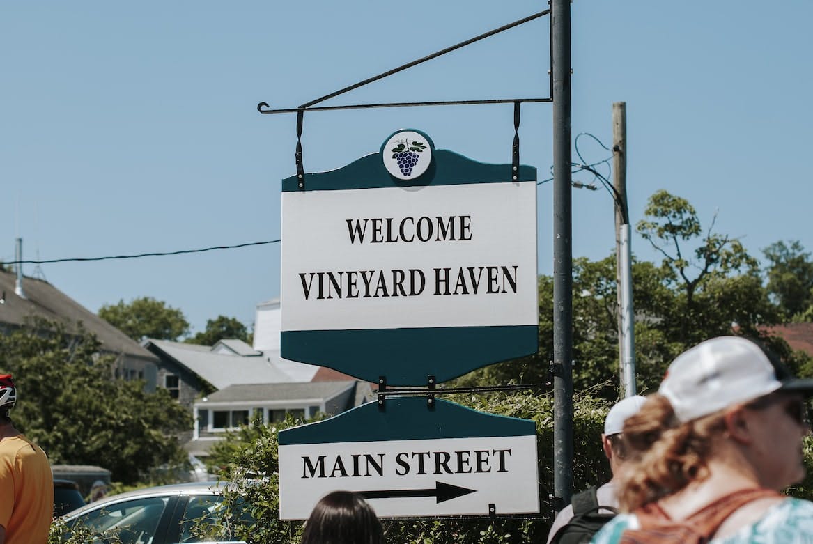 Welcome to Vineyard Haven town sign
