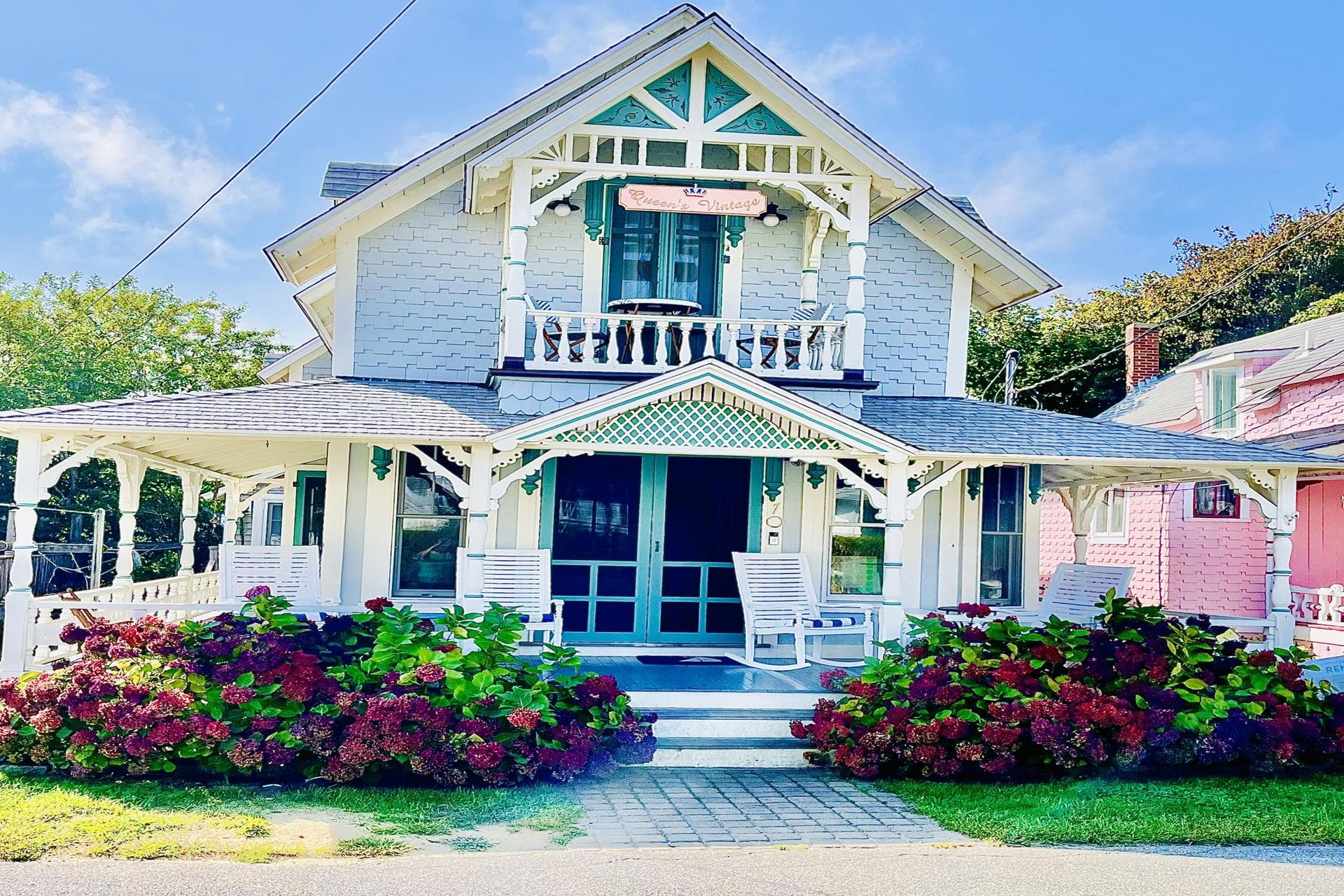 Renovated Victorian steps from Inkwell with a/c